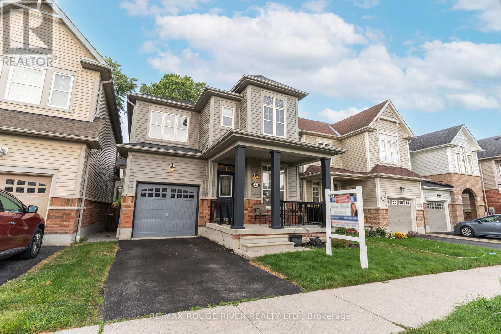Photo 4 of 47 James Govan Drive, Whitby ON