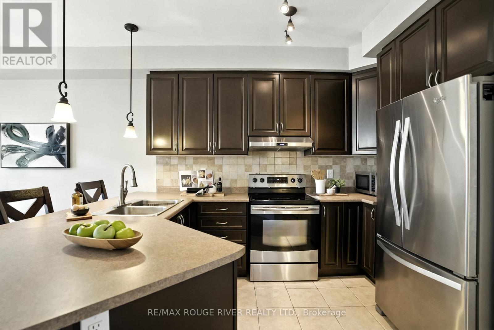 Photo 34 of 47 James Govan Drive, Whitby ON