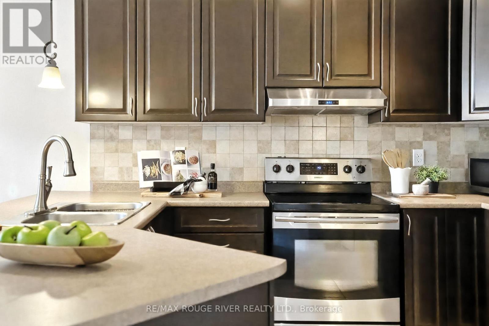 Photo 22 of 47 James Govan Drive, Whitby ON