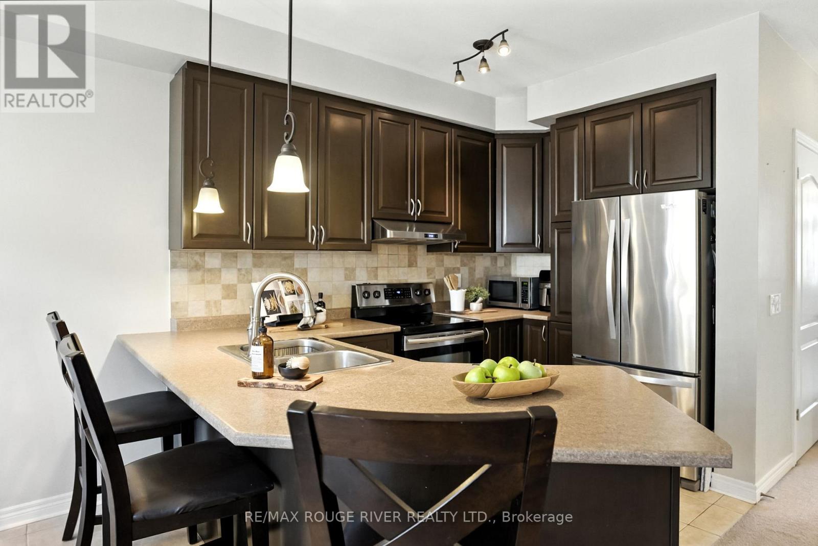Photo 15 of 47 James Govan Drive, Whitby ON