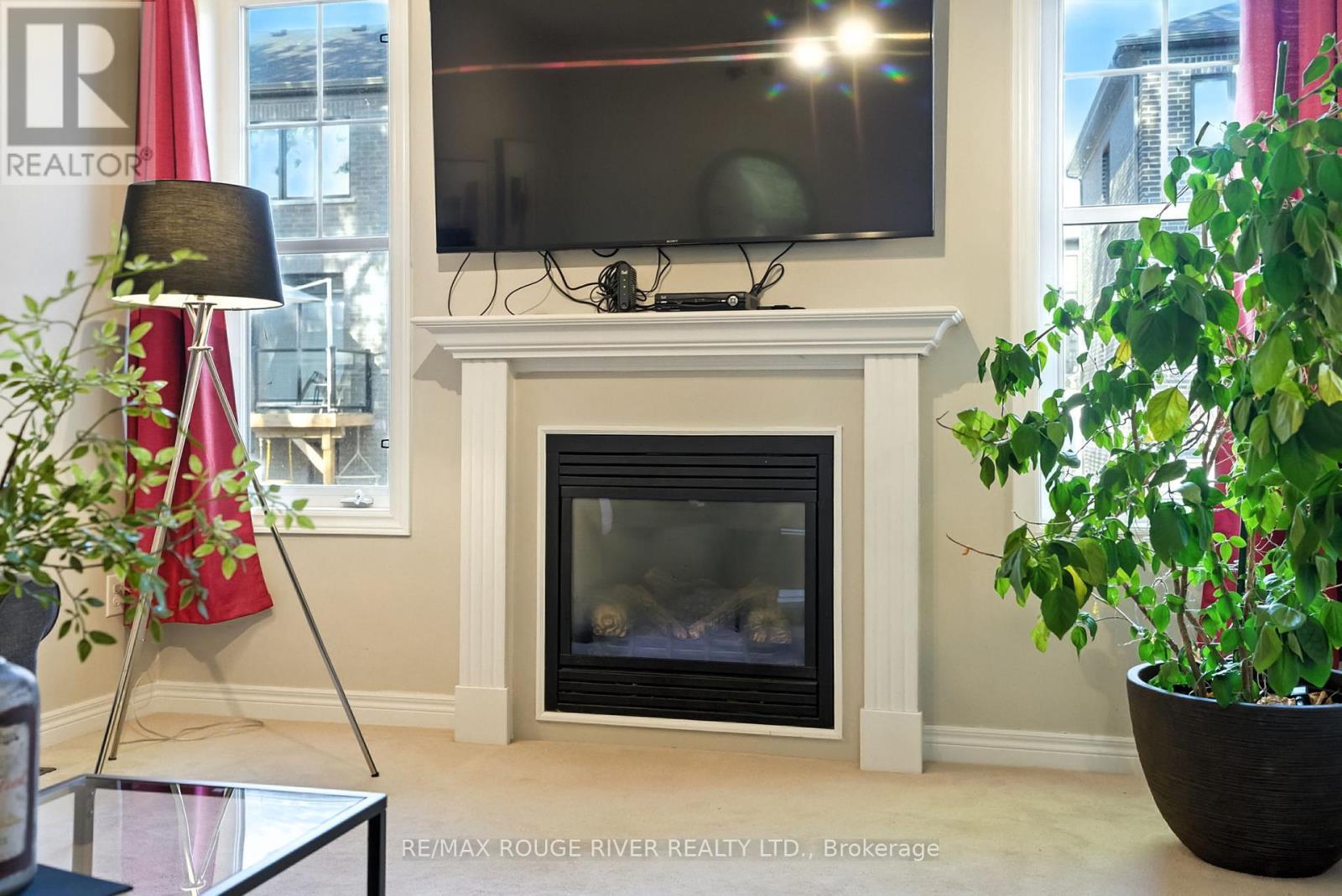 Photo 10 of 47 James Govan Drive, Whitby ON