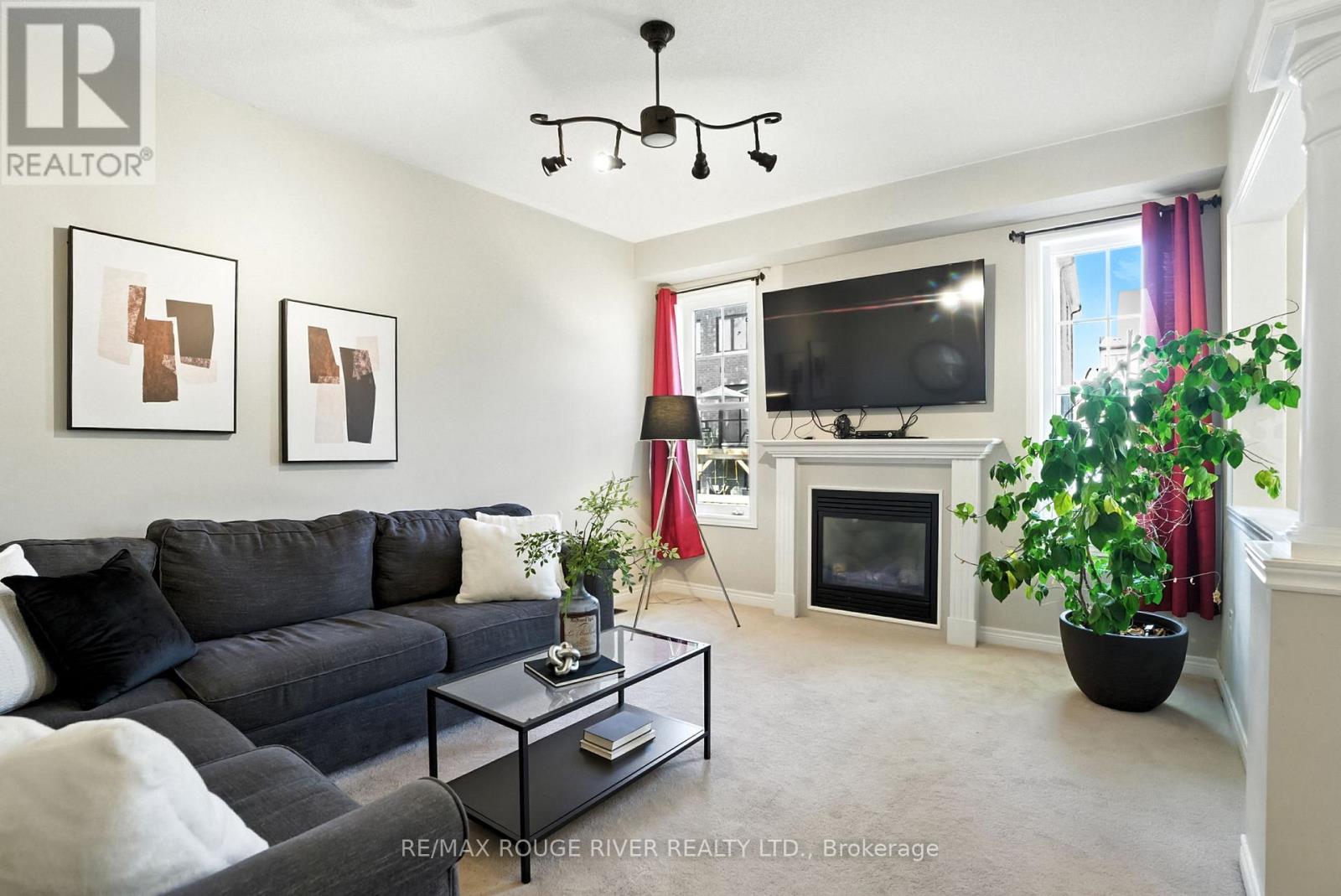 Photo 31 of 47 James Govan Drive, Whitby ON