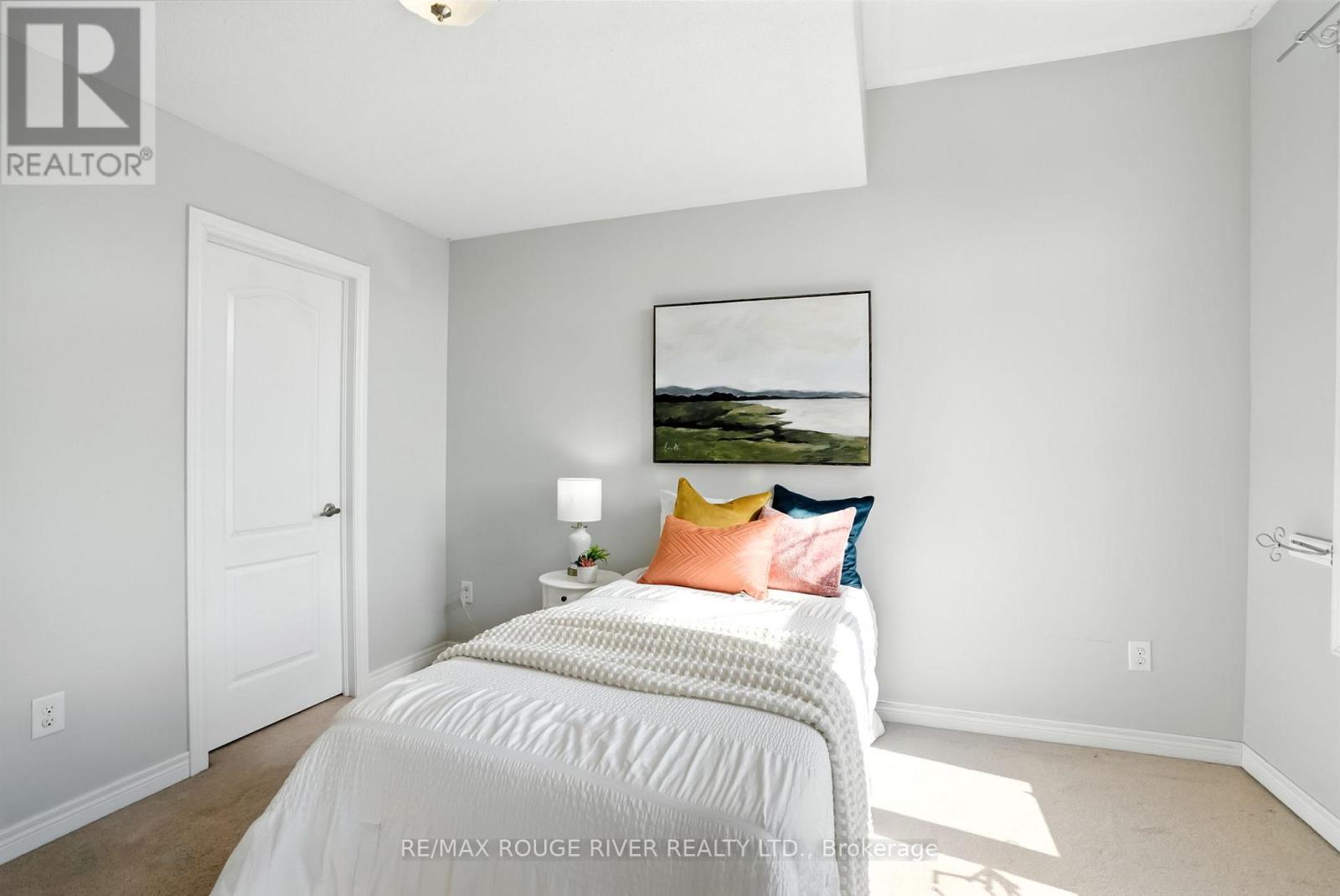 Photo 25 of 47 James Govan Drive, Whitby ON