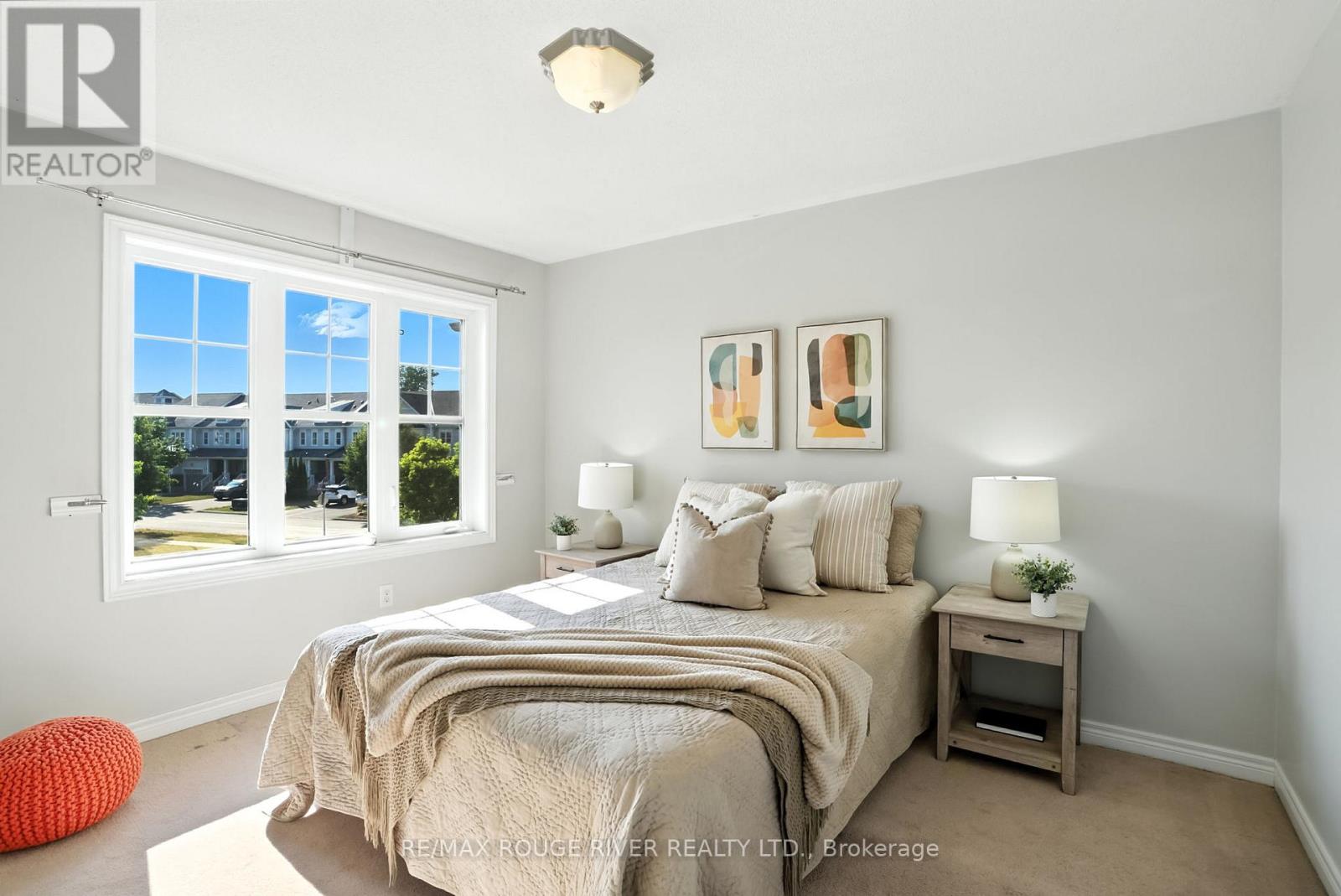 Photo 29 of 47 James Govan Drive, Whitby ON