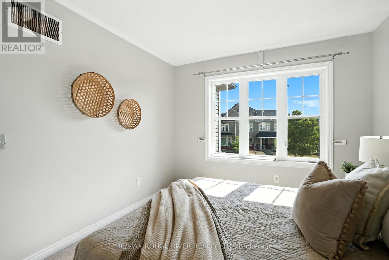 Photo 41 of 47 James Govan Drive, Whitby ON