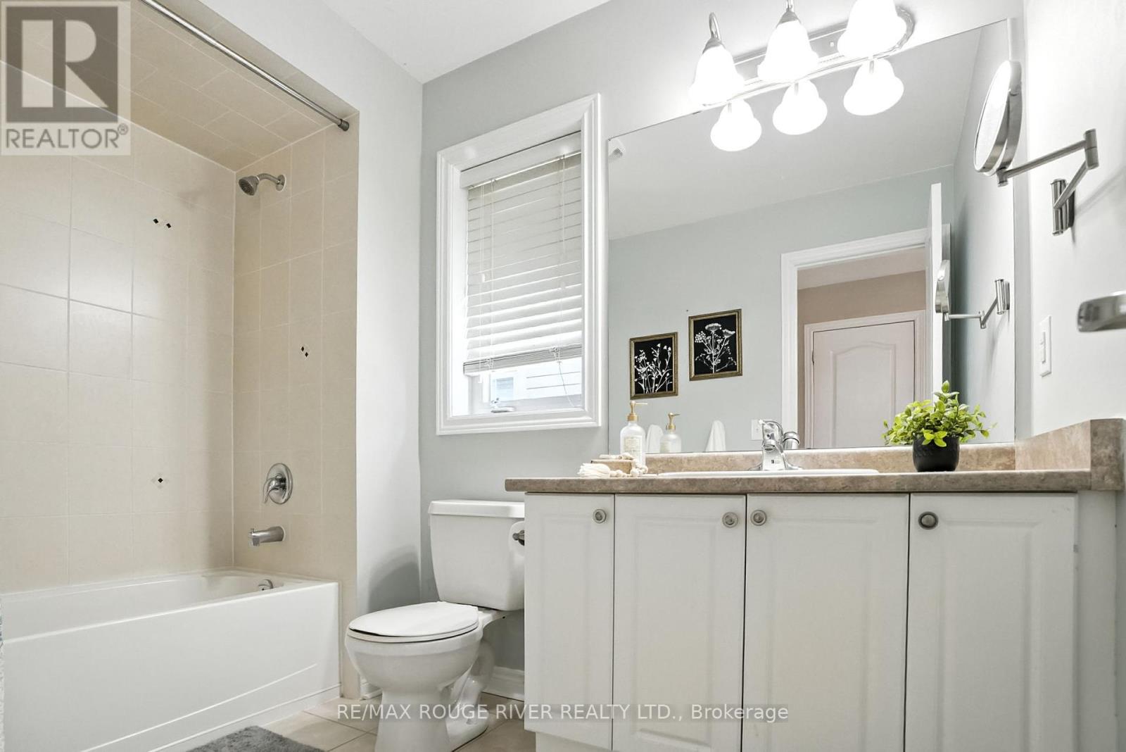 Photo 9 of 47 James Govan Drive, Whitby ON