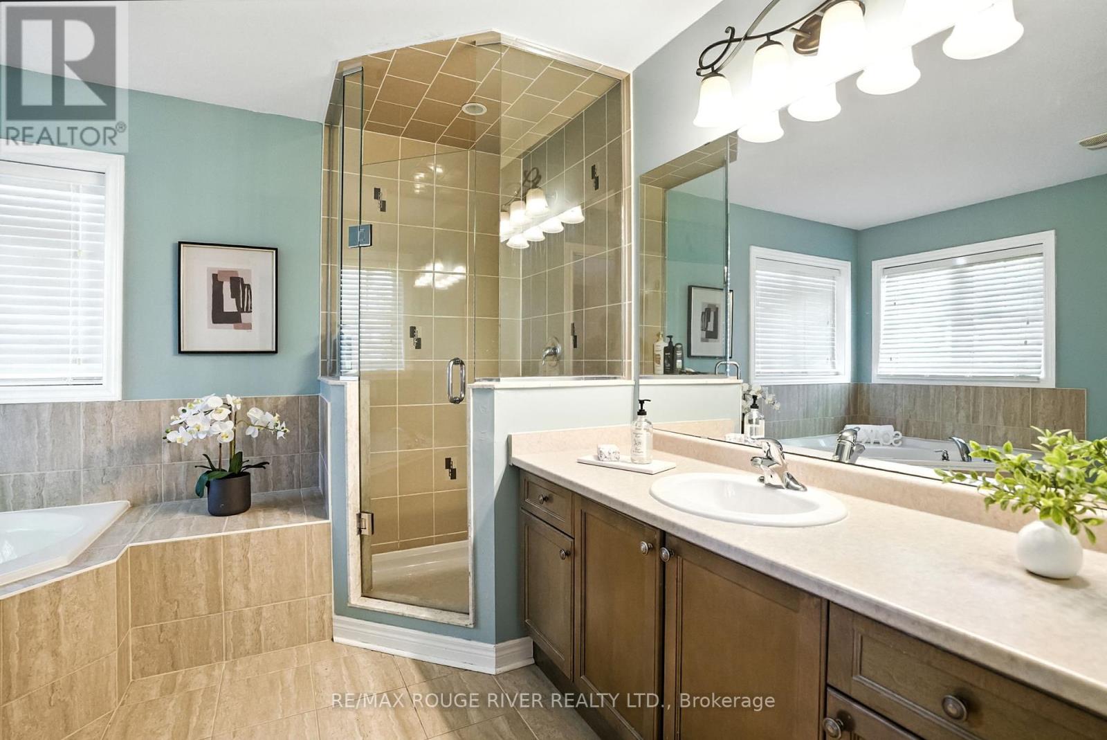Photo 11 of 47 James Govan Drive, Whitby ON