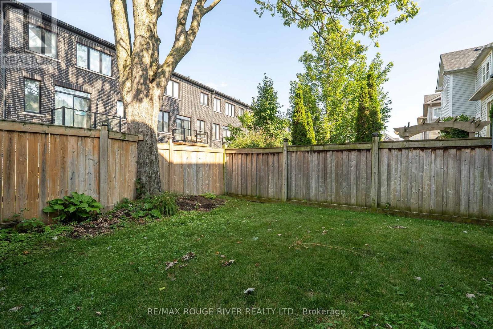 Photo 19 of 47 James Govan Drive, Whitby ON