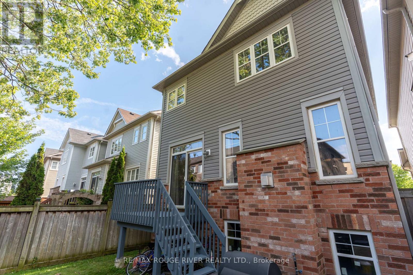 Photo 5 of 47 James Govan Drive, Whitby ON