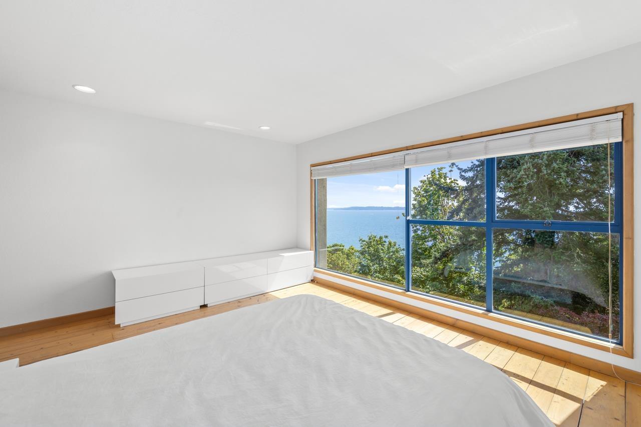 13102 13 AVENUE, Surrey