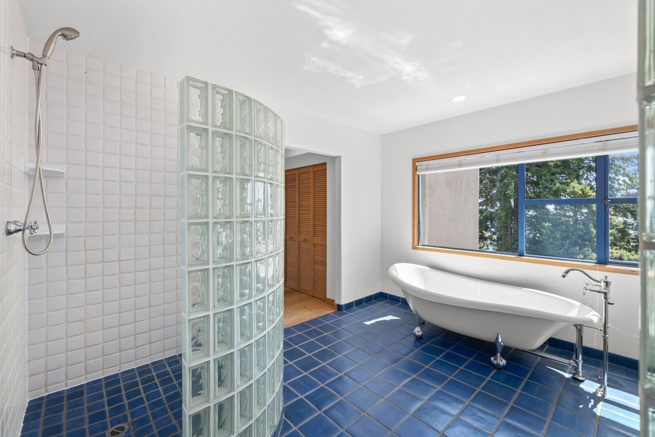 13102 13 AVENUE, Surrey