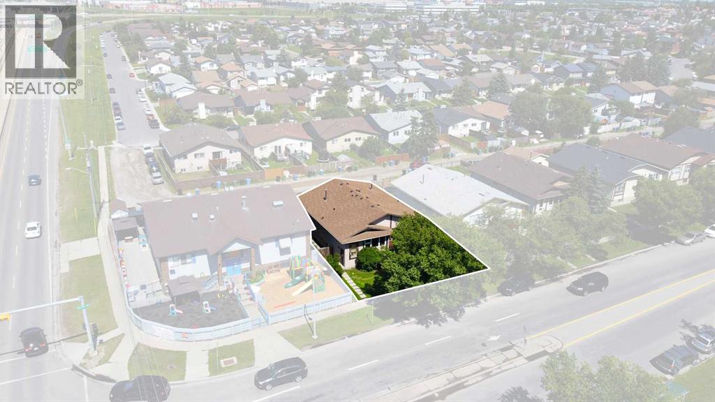 Single Family House Bi-level for Sale in   Avenue NE Whitehorn Calgary 