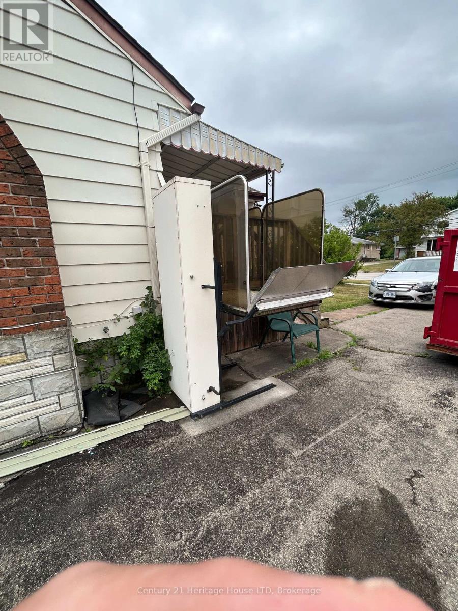 Photo 45 of 52 Catherine Street, Fort Erie ON