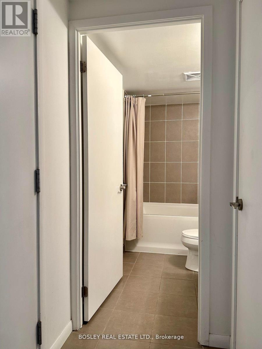 Photo 7 of 630 830 Lawrence Avenue W, Toronto ON