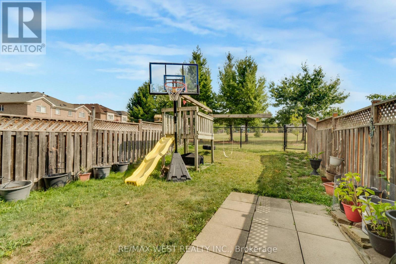 Photo 4 of 35 Rotunda Street, Brampton ON