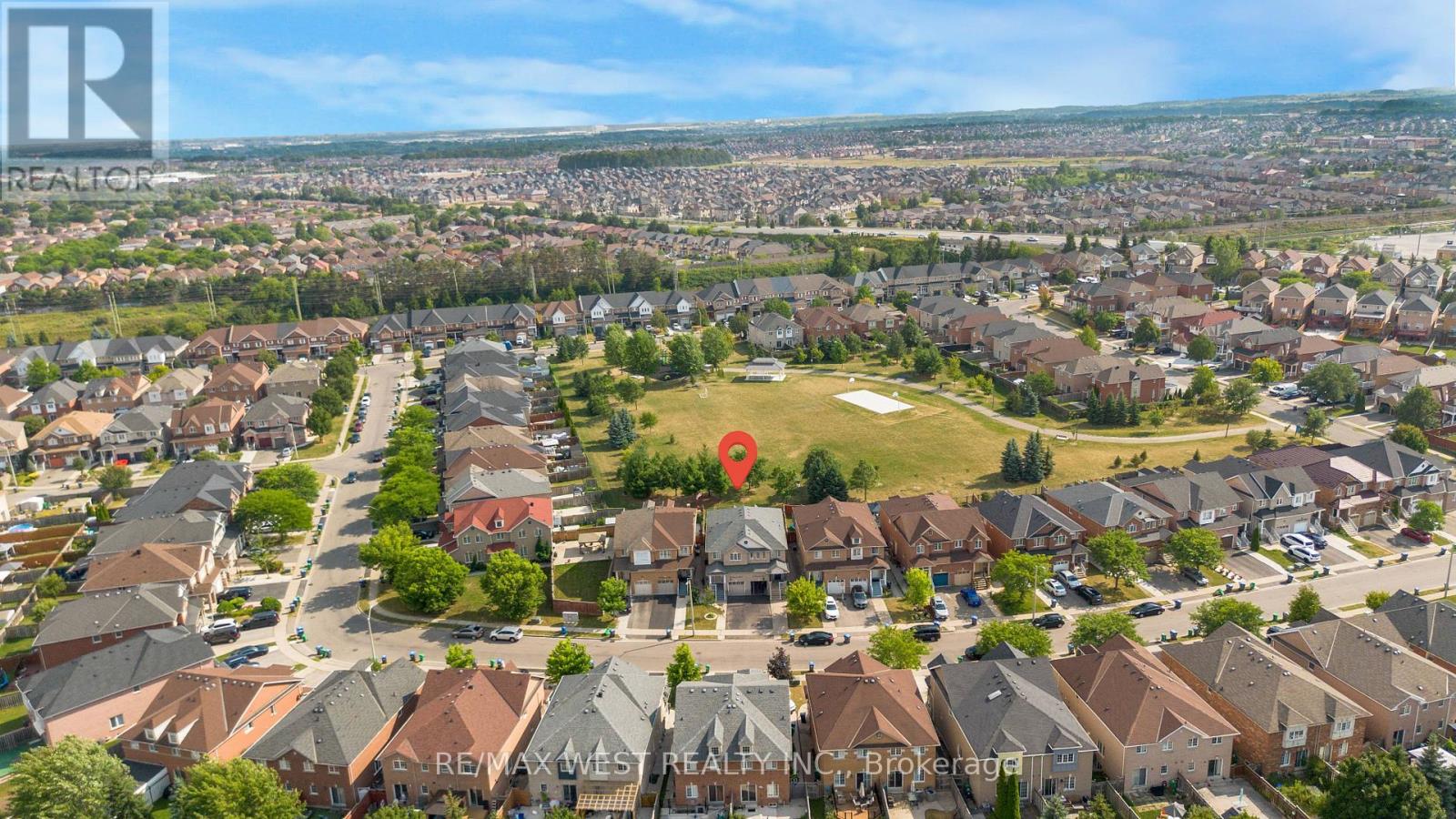 Photo 2 of 35 Rotunda Street, Brampton ON