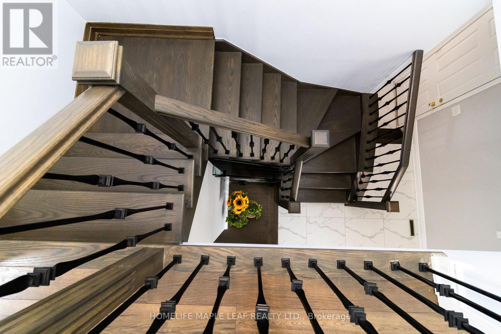 Photo 15 of 61 Seclusion Crescent, Brampton ON