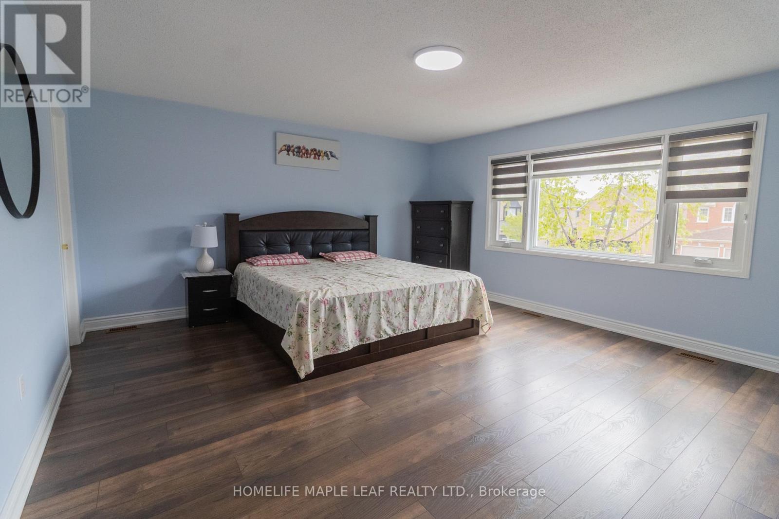 Photo 17 of 61 Seclusion Crescent, Brampton ON