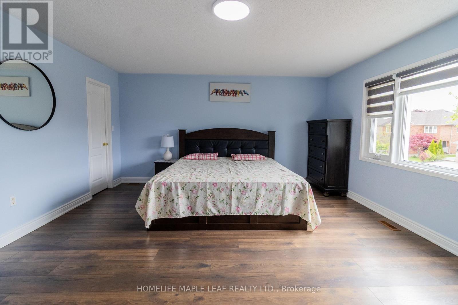 Photo 18 of 61 Seclusion Crescent, Brampton ON