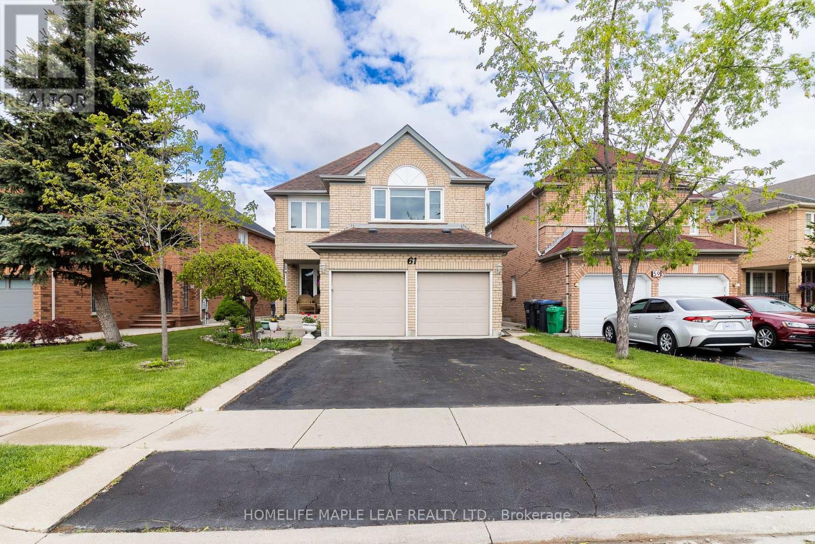Photo 2 of 61 Seclusion Crescent, Brampton ON