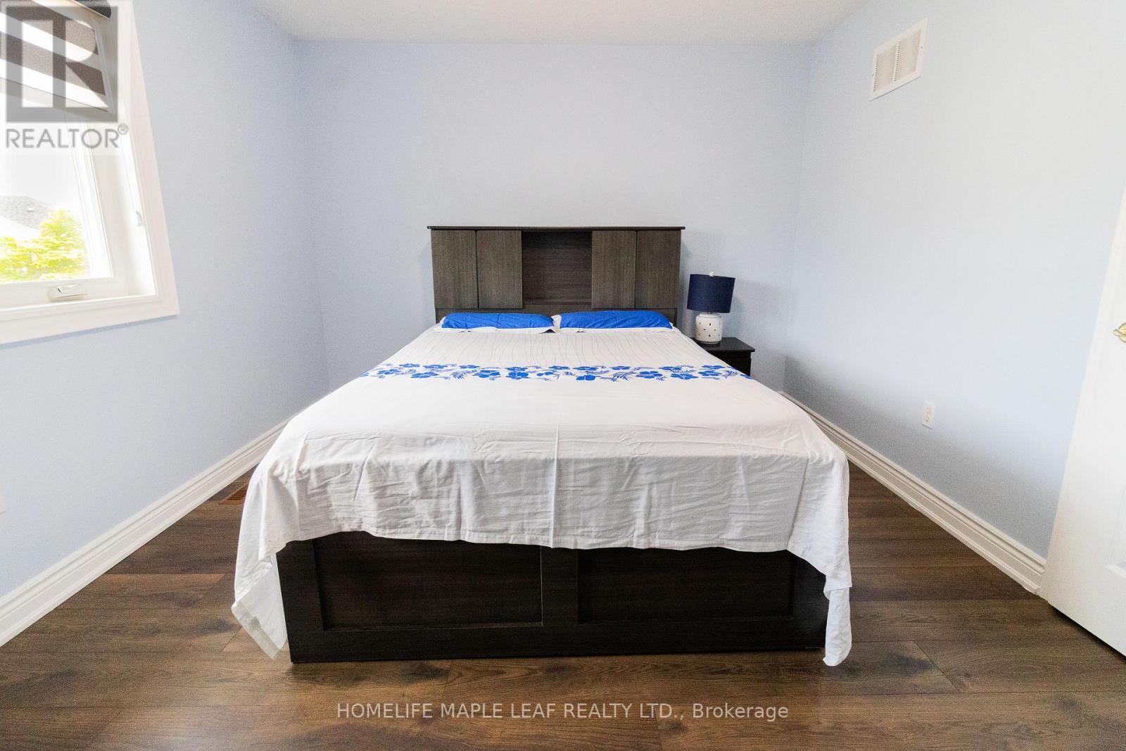 Photo 21 of 61 Seclusion Crescent, Brampton ON