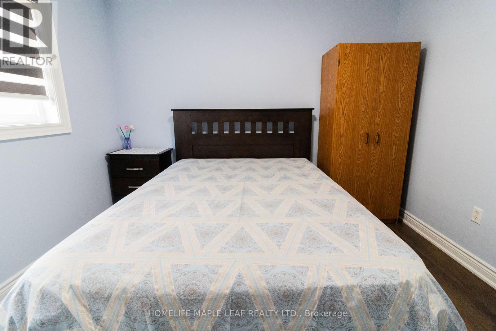 Photo 25 of 61 Seclusion Crescent, Brampton ON