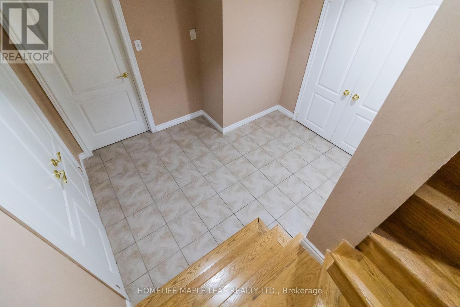 Photo 27 of 61 Seclusion Crescent, Brampton ON