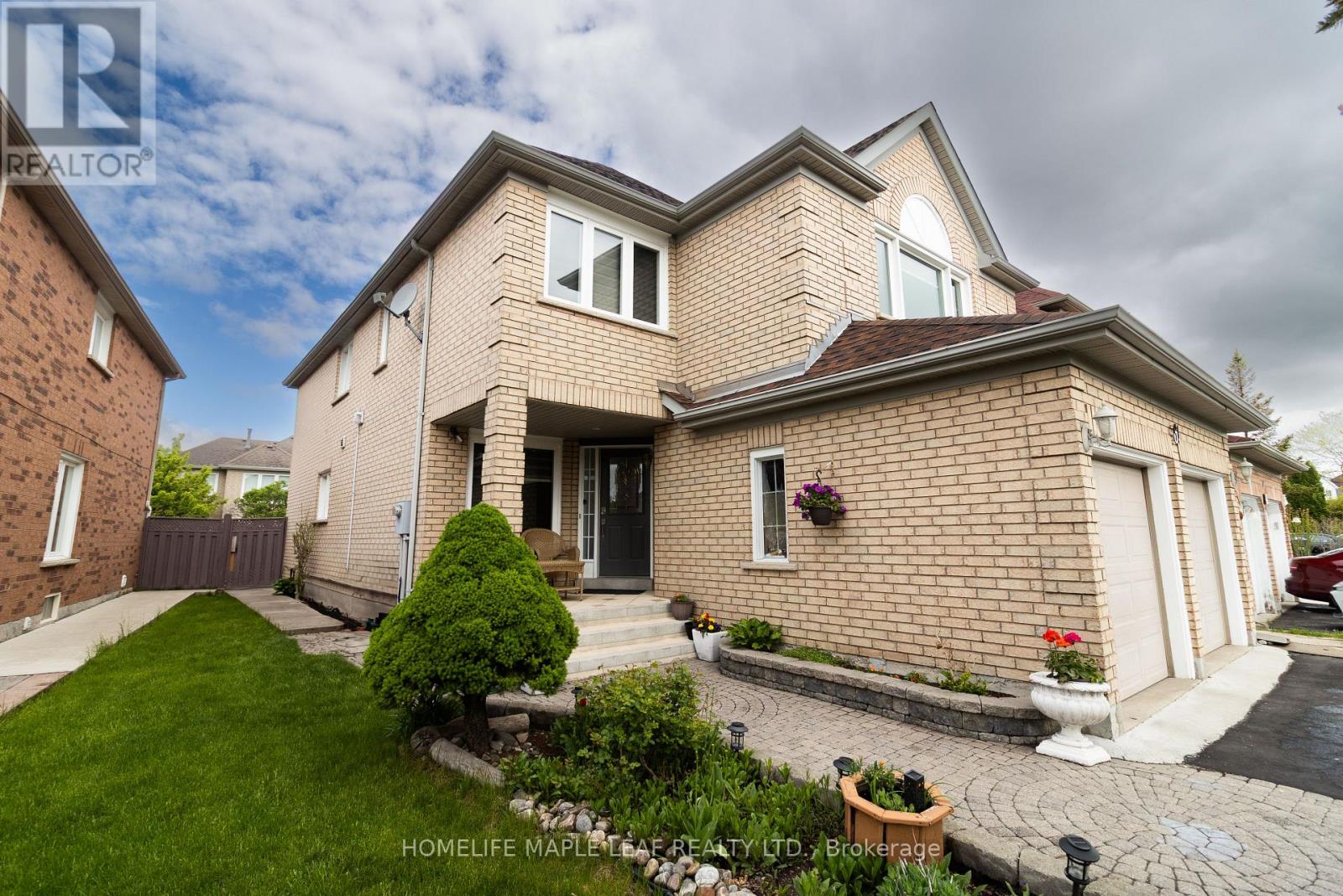 Photo 3 of 61 Seclusion Crescent, Brampton ON