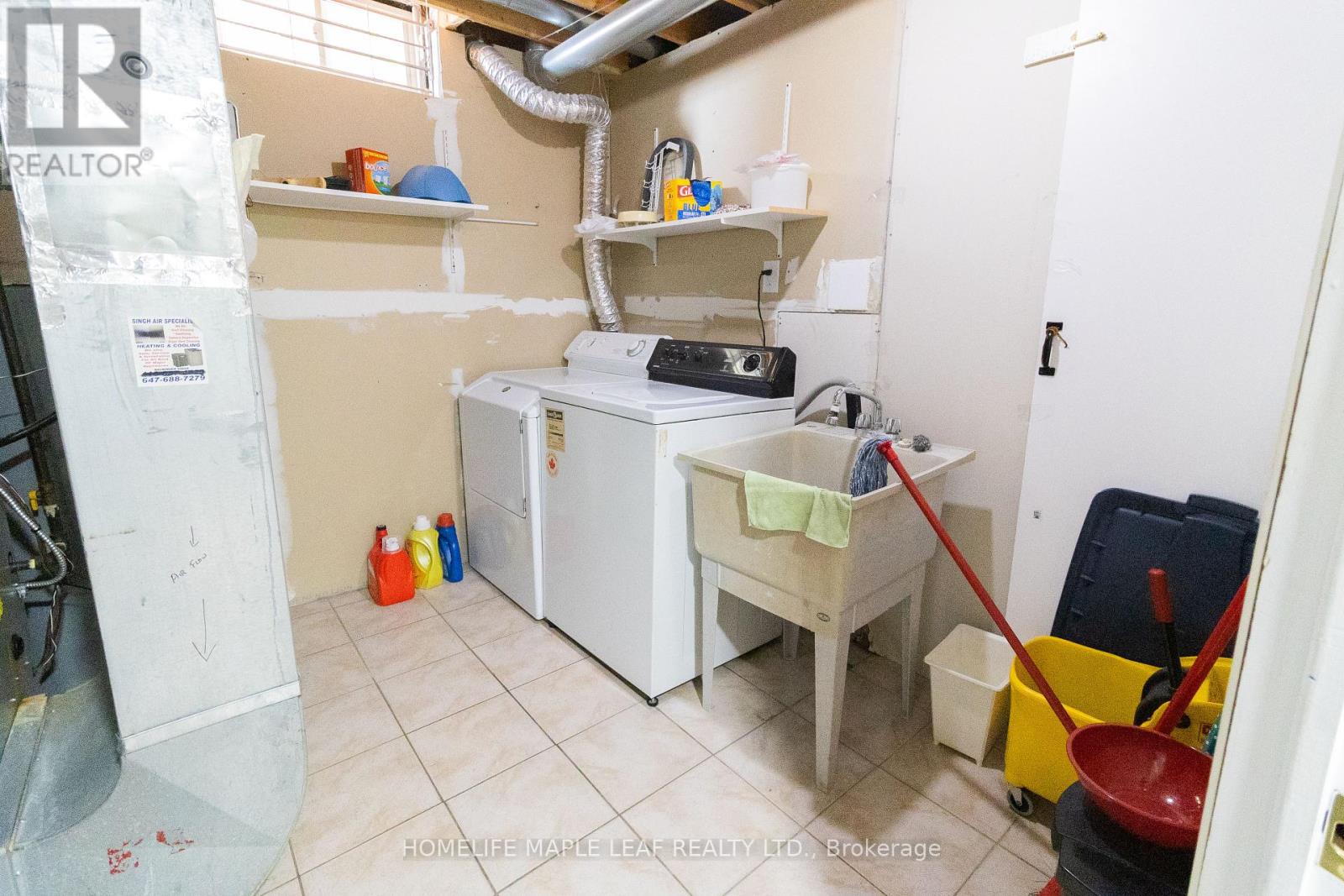 Photo 33 of 61 Seclusion Crescent, Brampton ON