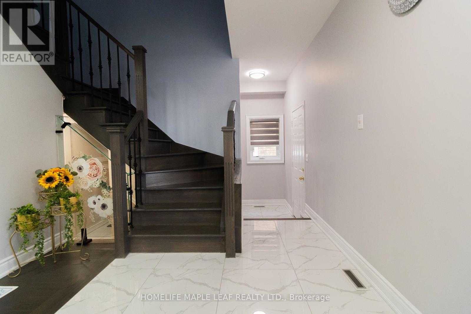 Photo 5 of 61 Seclusion Crescent, Brampton ON