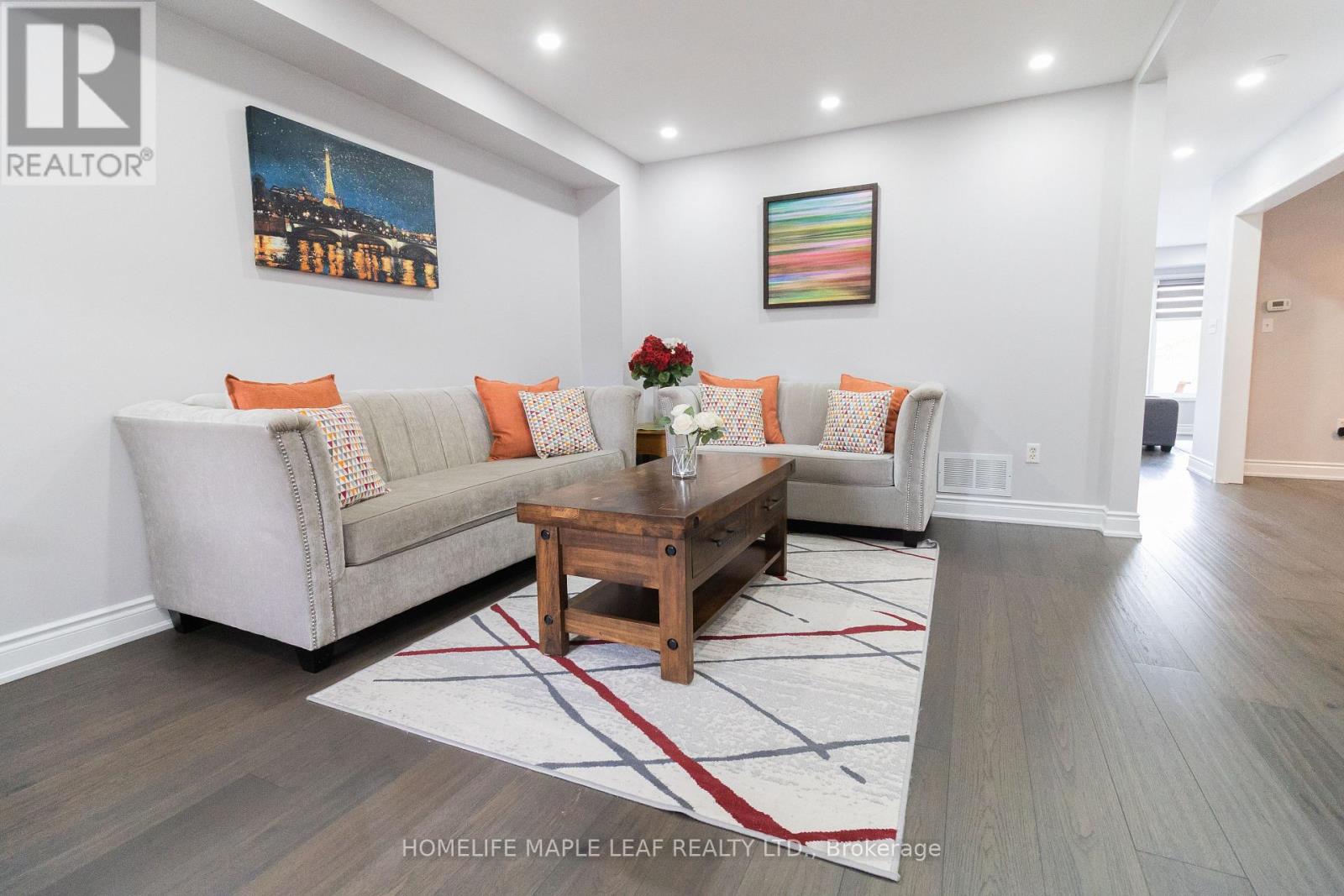 Photo 7 of 61 Seclusion Crescent, Brampton ON