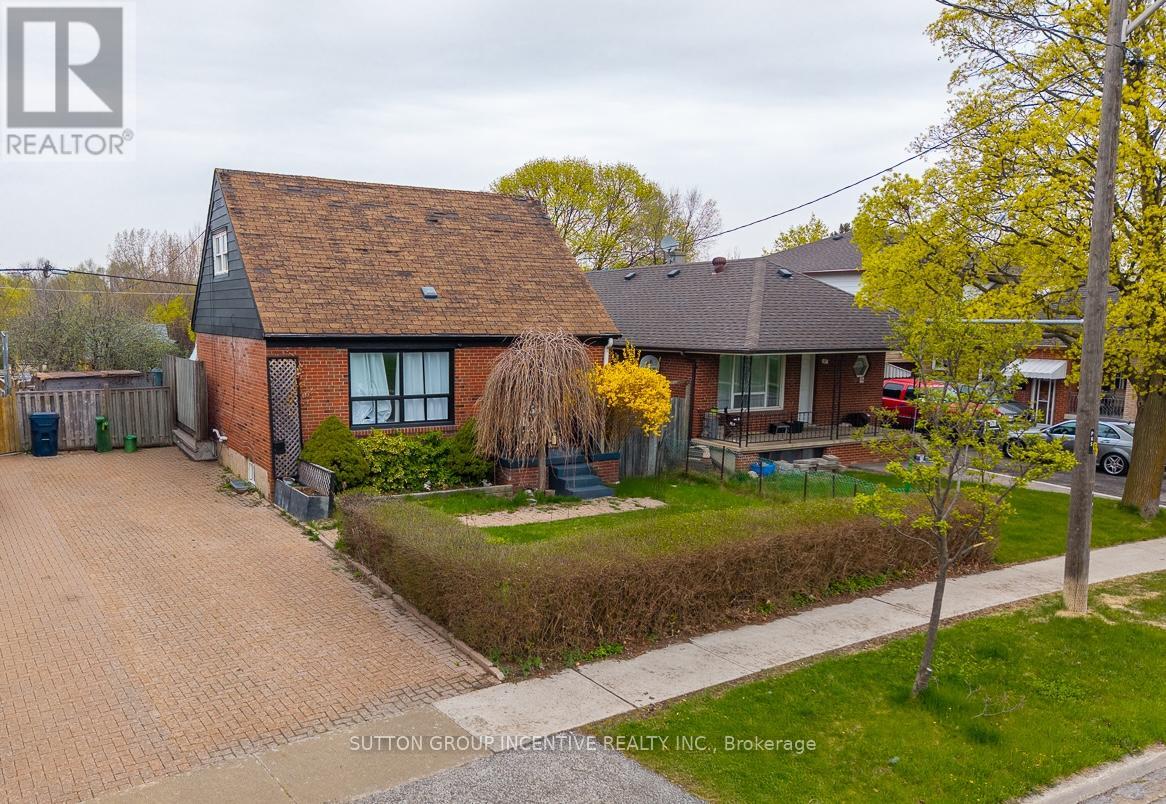 Photo 13 of 65 Barrhead Crescent, Toronto ON