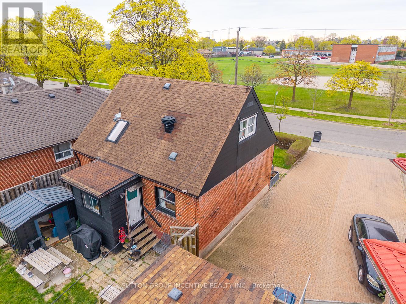 Photo 7 of 65 Barrhead Crescent, Toronto ON