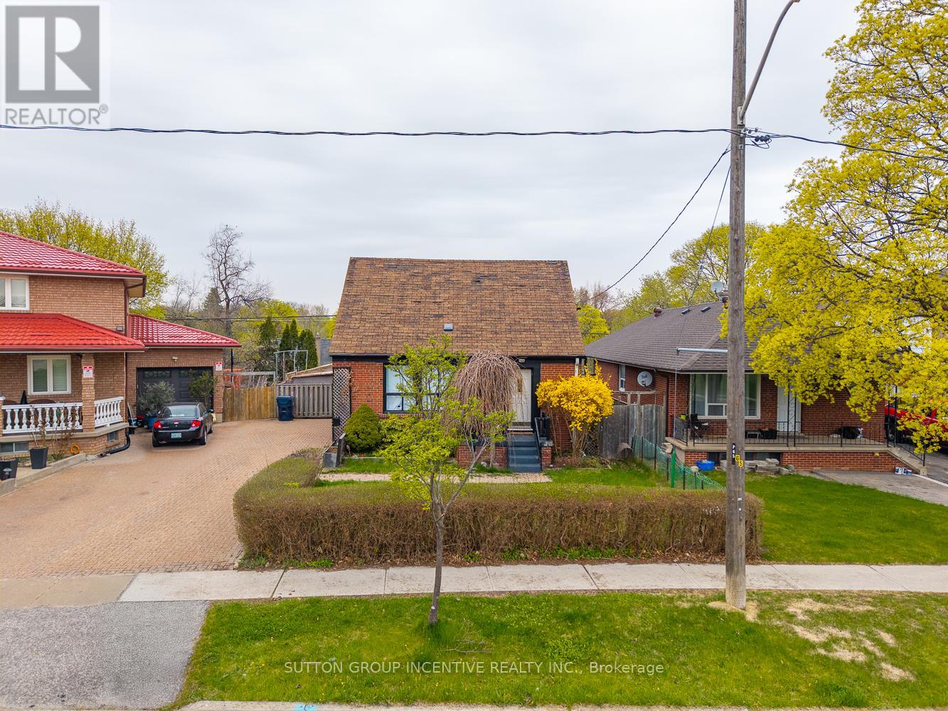 Photo 4 of 65 Barrhead Crescent, Toronto ON