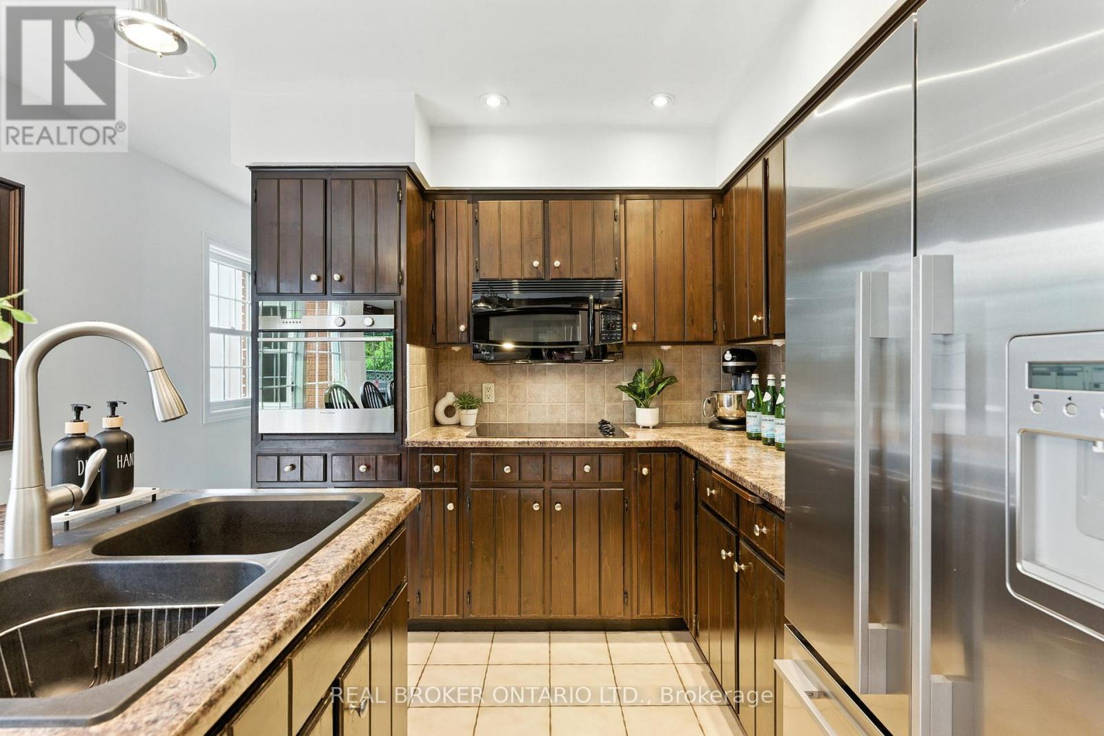 Photo 33 of 18 Isabel Drive, Brant ON