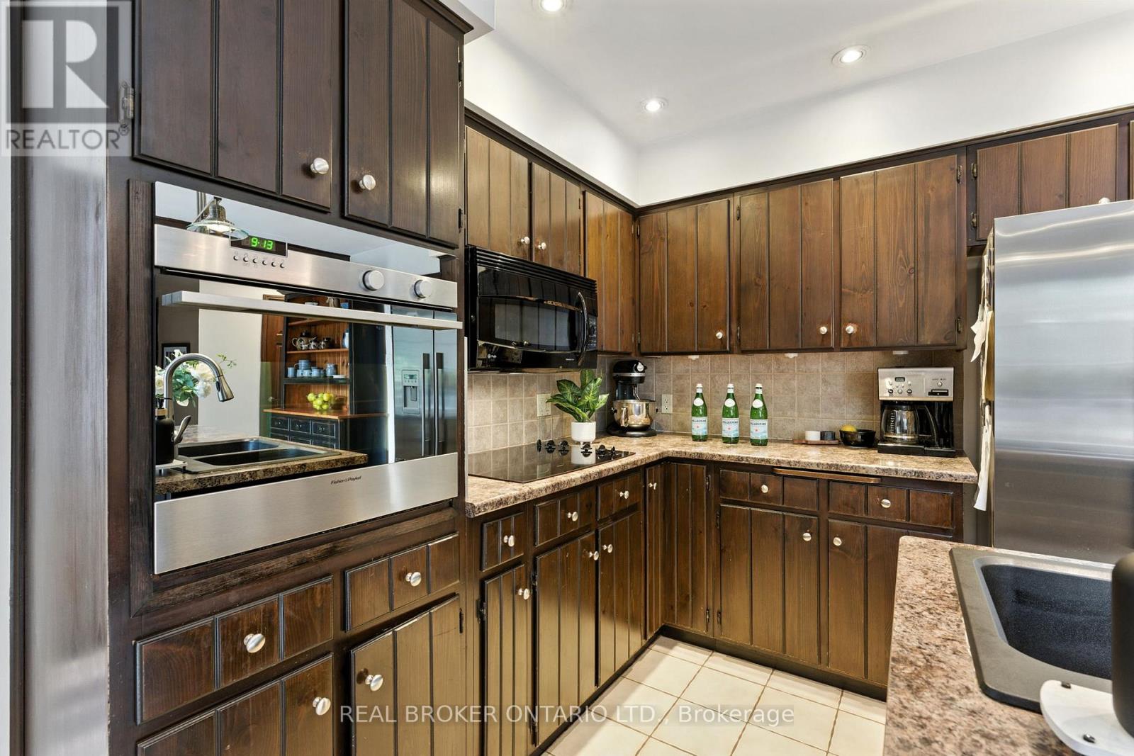 Photo 29 of 18 Isabel Drive, Brant ON