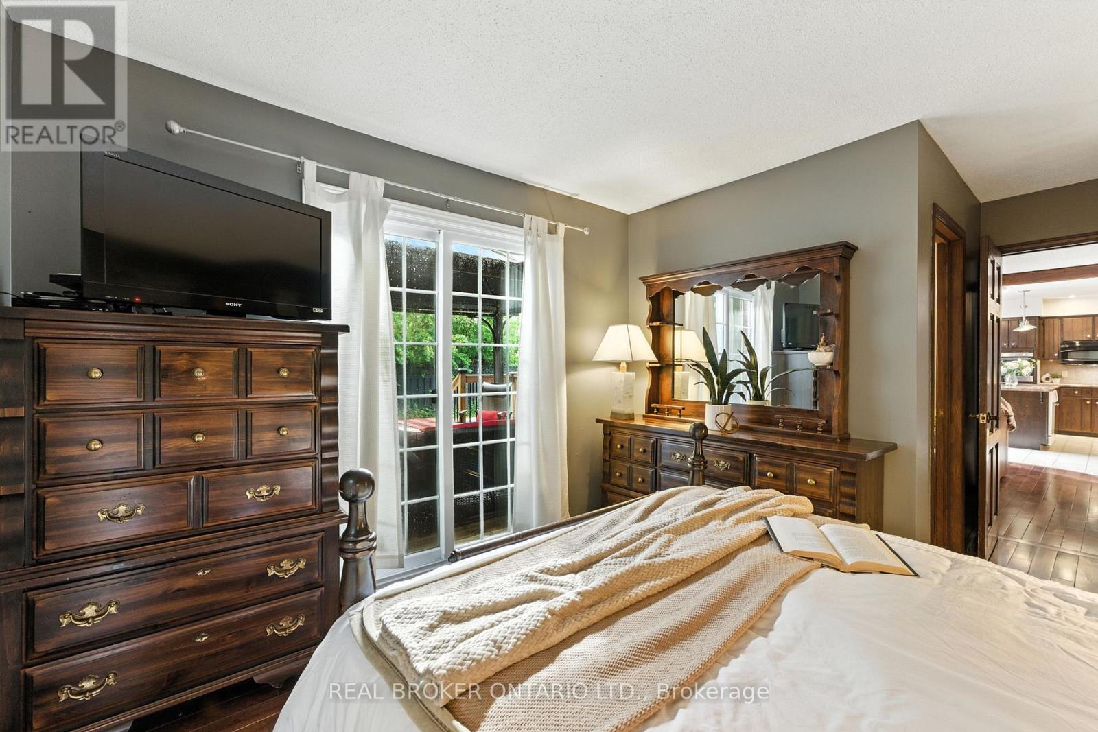 Photo 31 of 18 Isabel Drive, Brant ON
