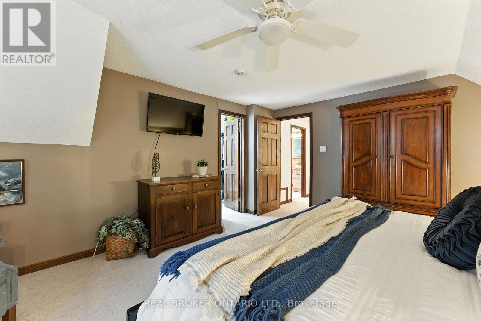 Photo 13 of 18 Isabel Drive, Brant ON