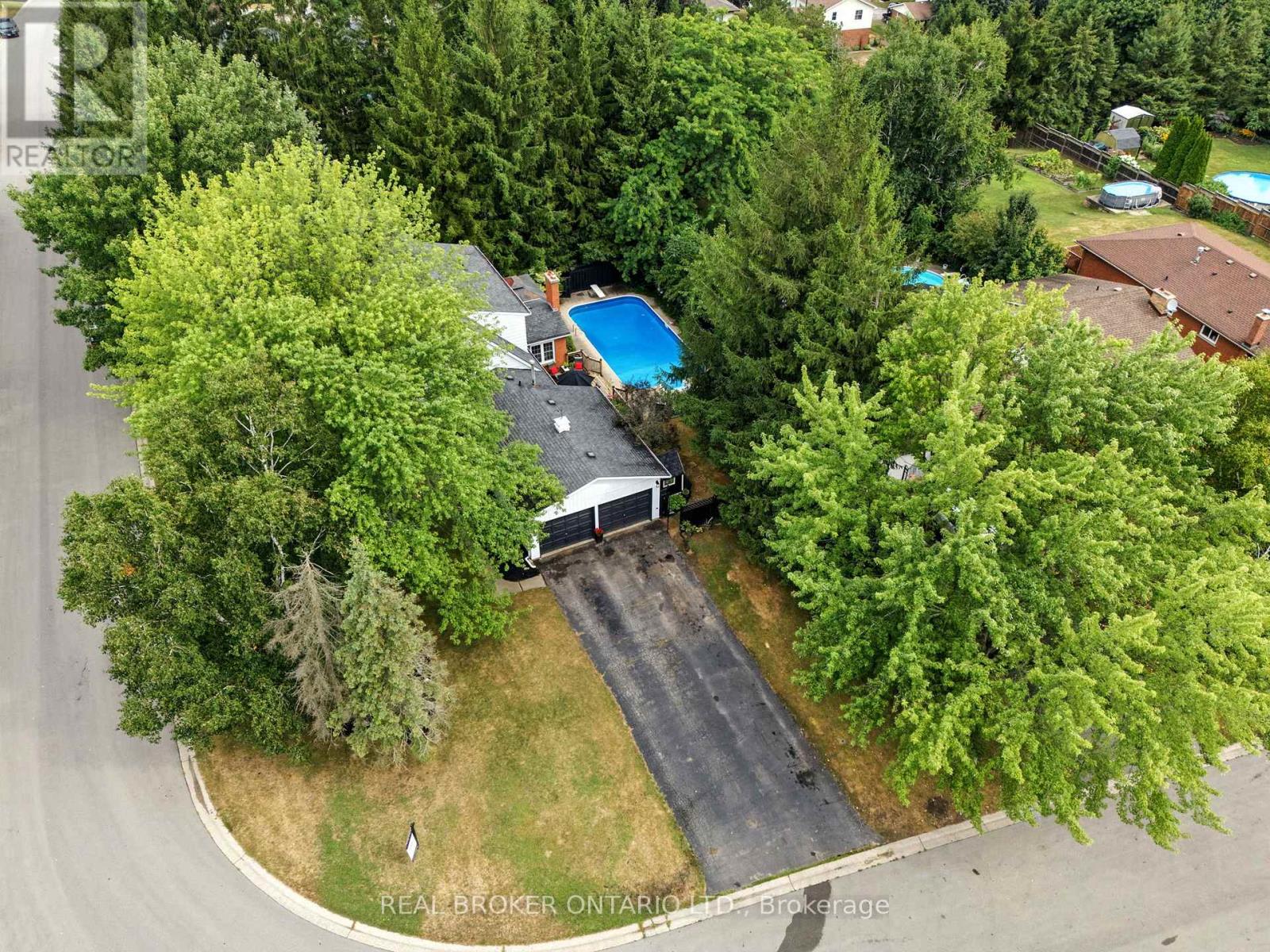 Photo 4 of 18 Isabel Drive, Brant ON