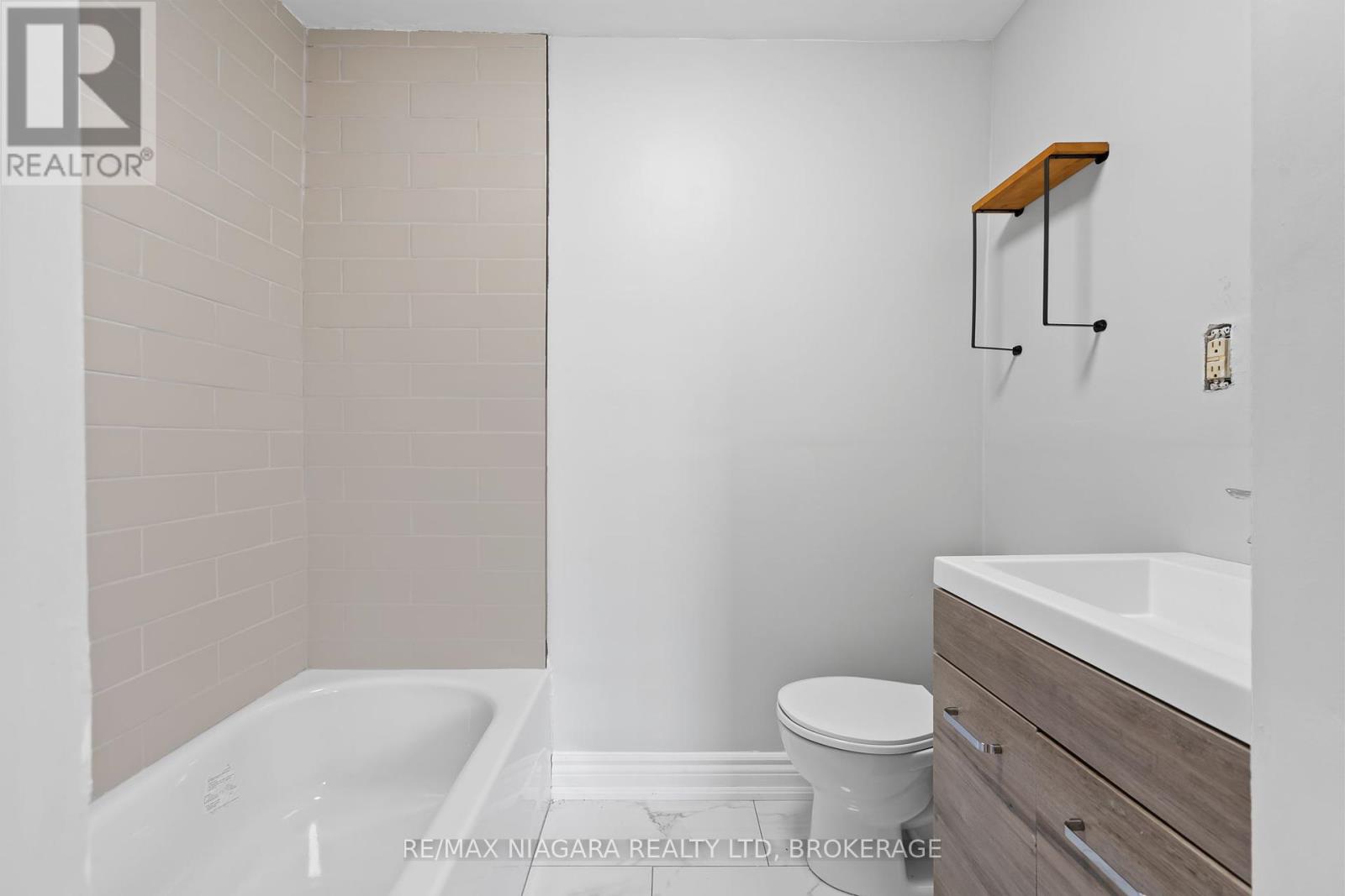 Photo 32 of 115 Kinnear Street, Port Colborne ON
