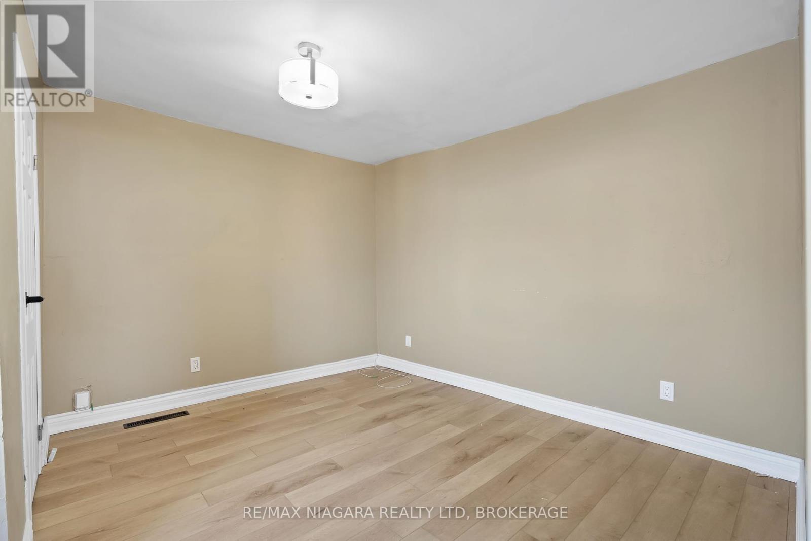 Photo 12 of 115 Kinnear Street, Port Colborne ON