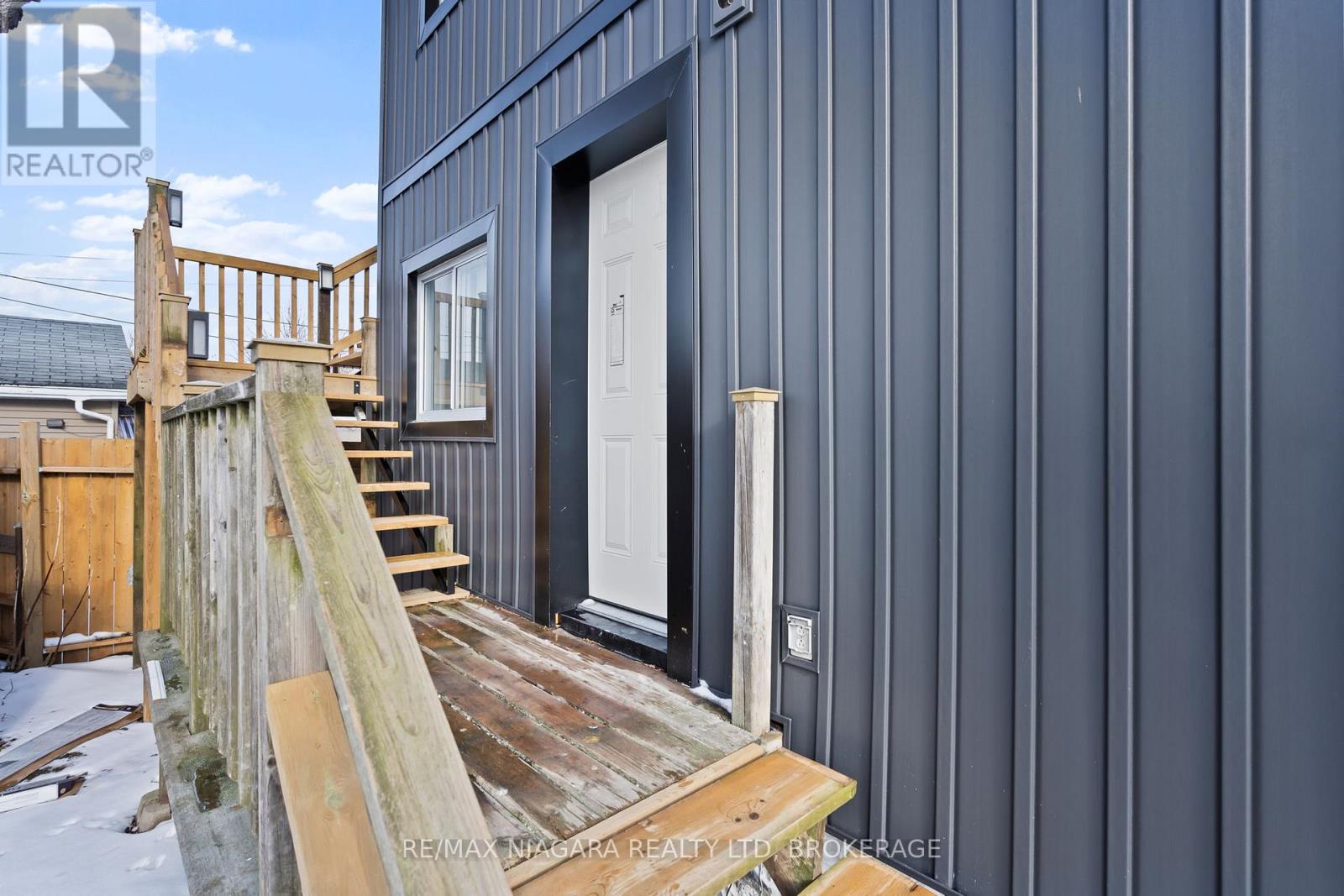 Photo 3 of 115 Kinnear Street, Port Colborne ON