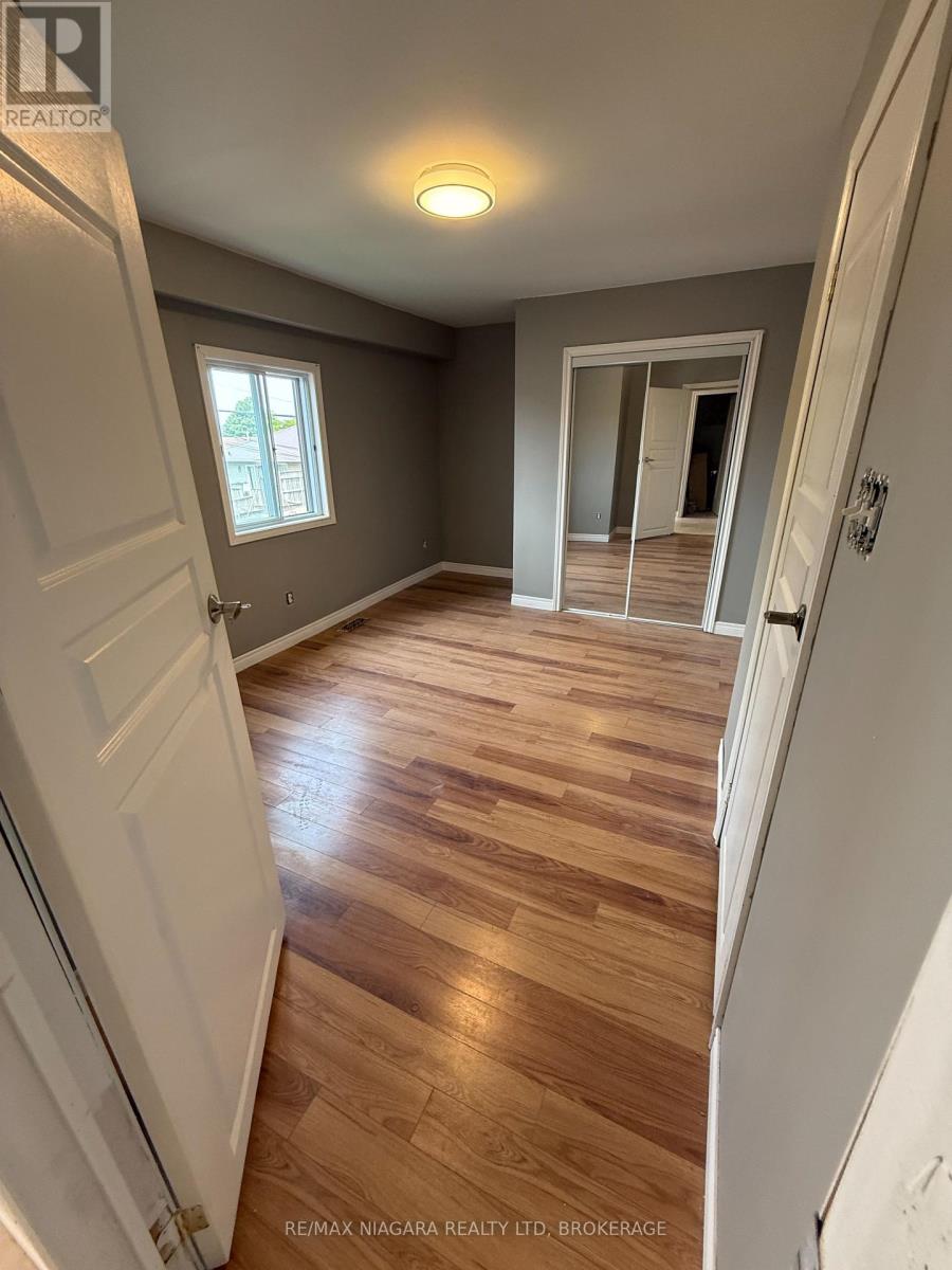 Photo 4 of 115 Kinnear Street, Port Colborne ON