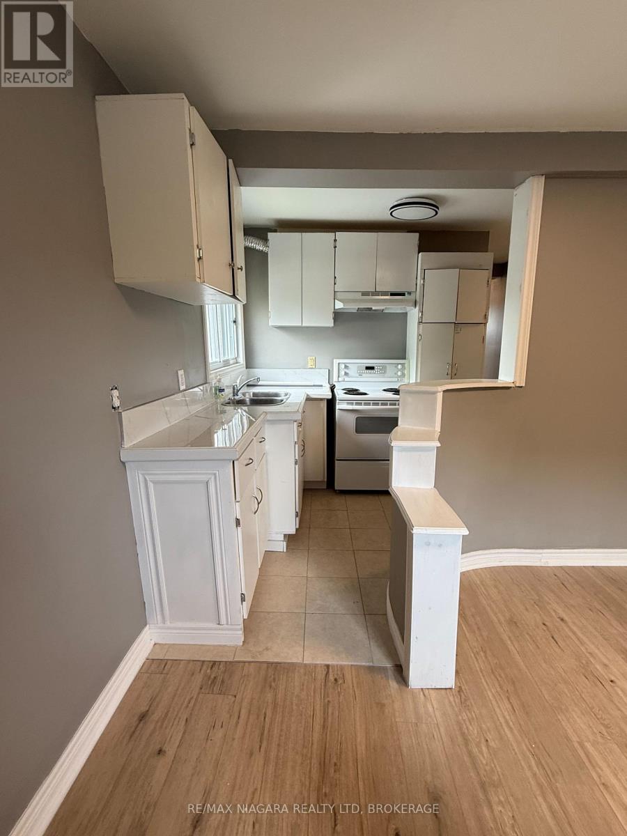 Photo 2 of 115 Kinnear Street, Port Colborne ON