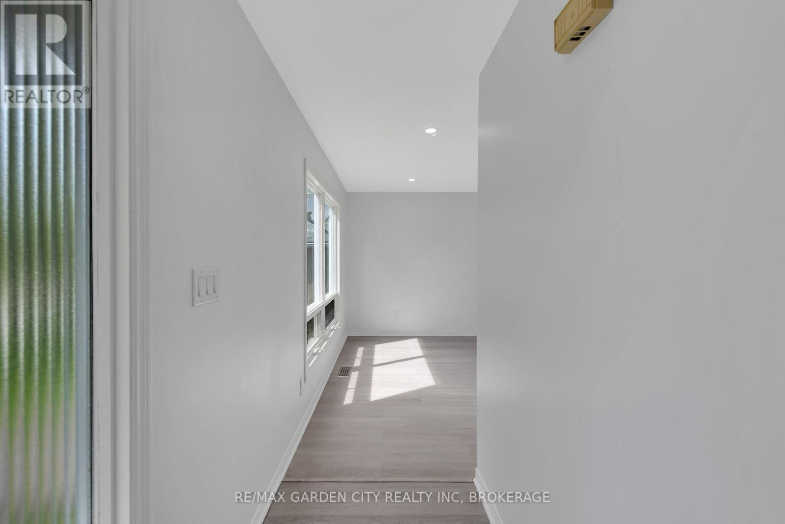 Photo 5 of 54 Bogart Street, St Catharines ON