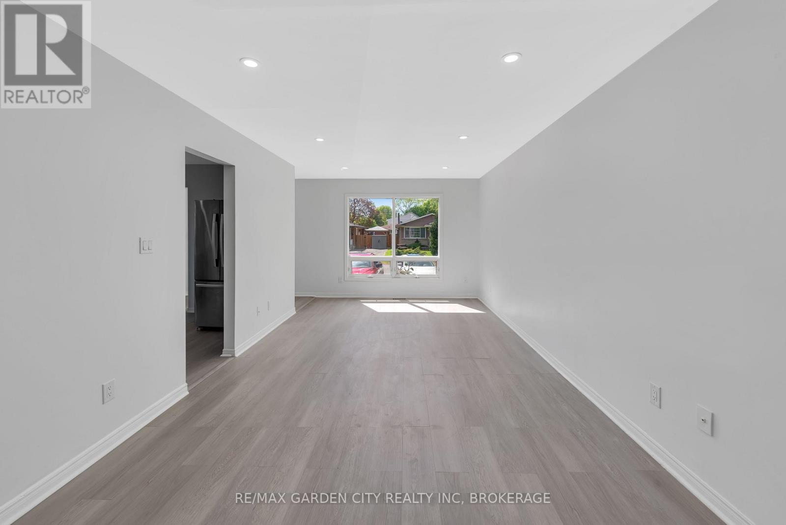 Photo 2 of 54 Bogart Street, St Catharines ON