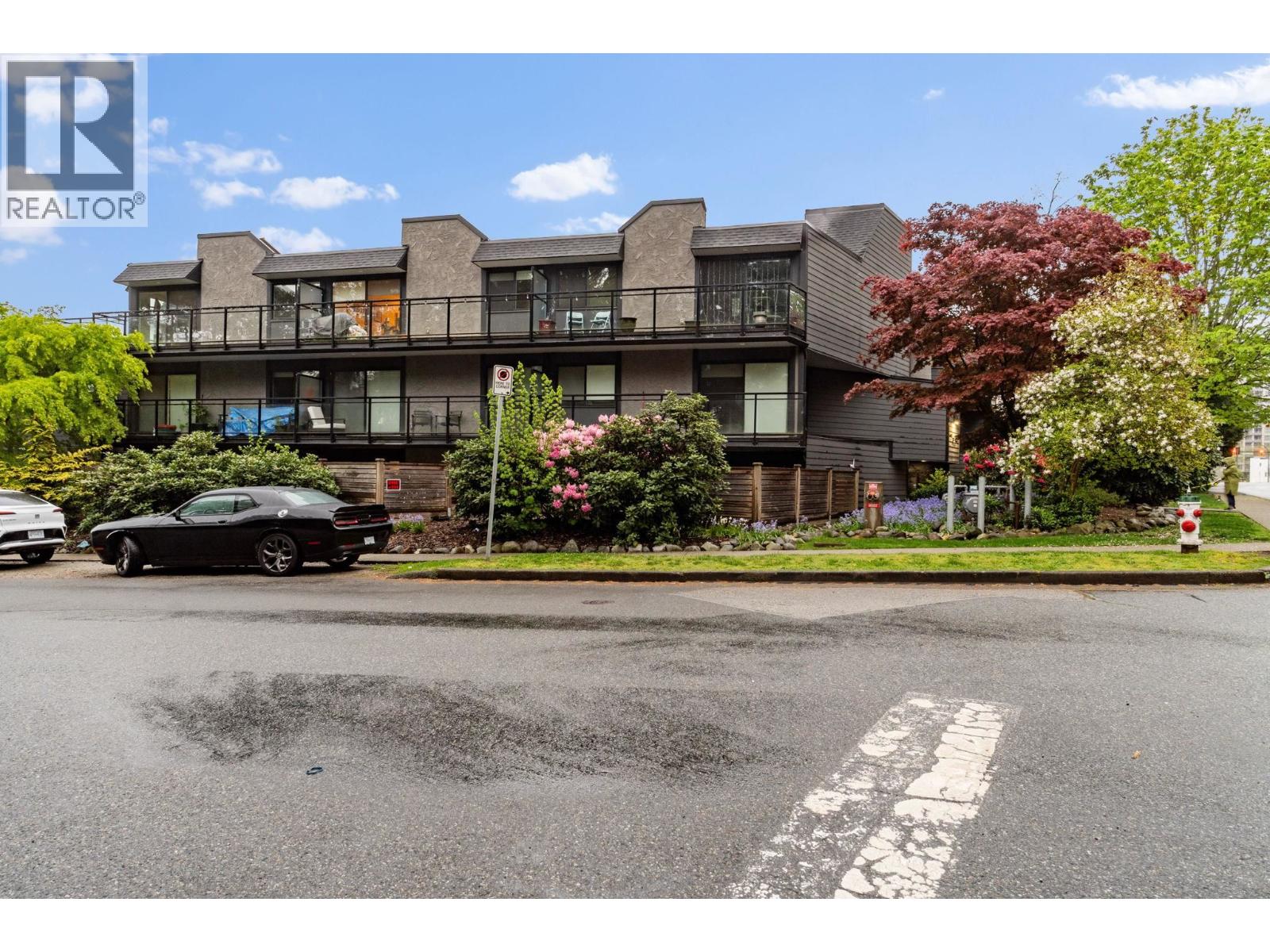 Photo 5 of 103 4625 Grange Street, Burnaby BC