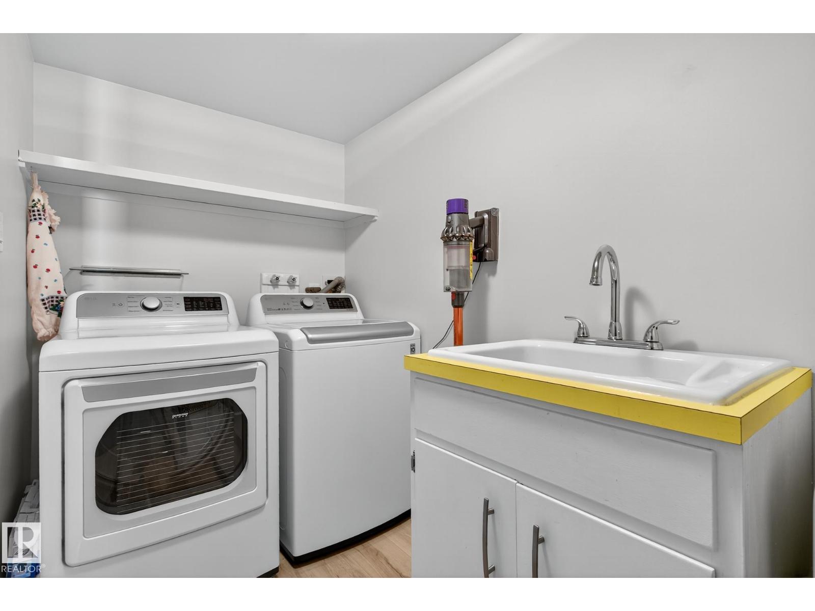 Photo 1 of 14708 58 Av Nw, Edmonton AB