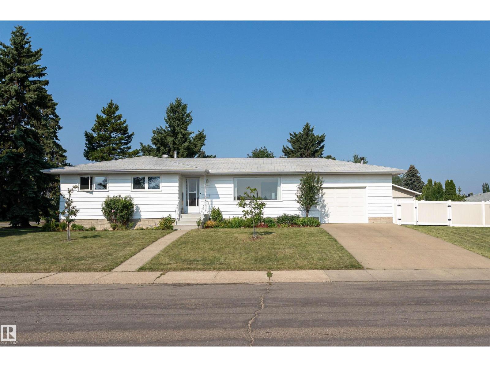 Photo 1 of 10404 34 St Nw, Edmonton AB