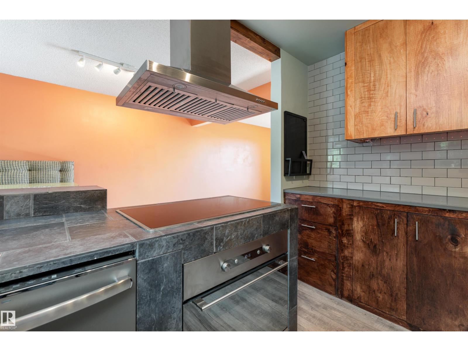 Photo 13 of 10404 34 St Nw, Edmonton AB